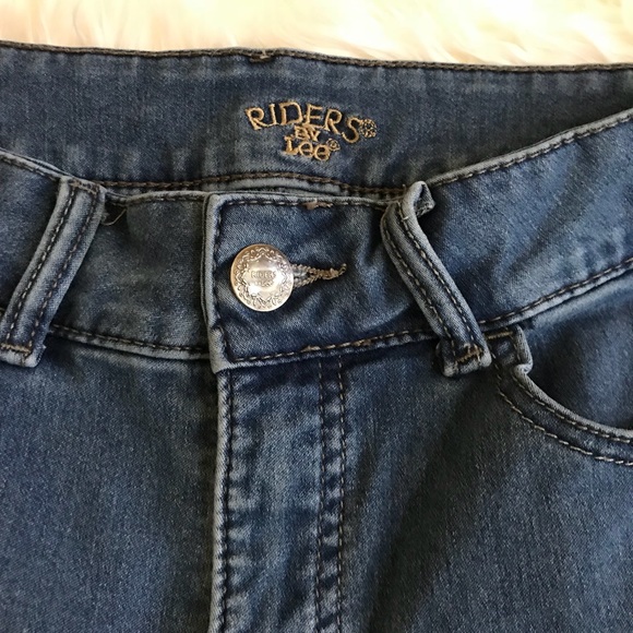 Jeans, Capri, Lee Riders, Size 8, medium wash - Picture 3 of 3